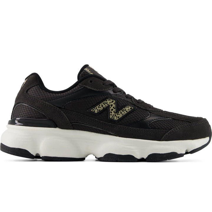 Side of New Balance Women&