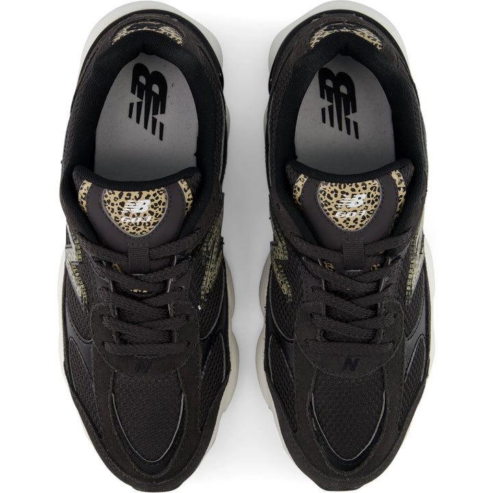 Top of New Balance Women&