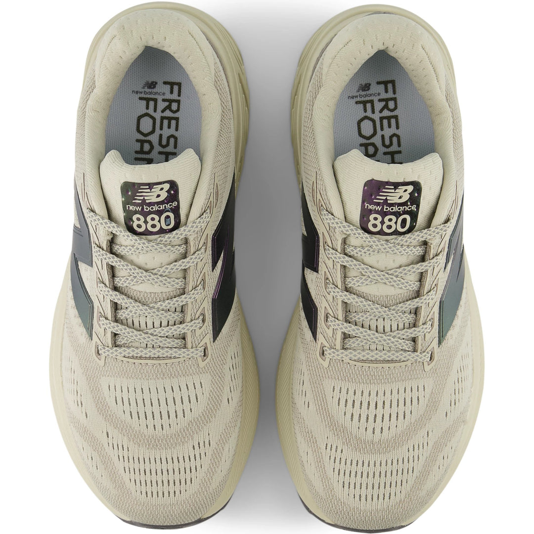 Top of New Balance Women&