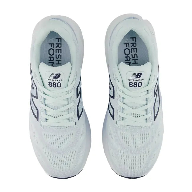 Top-down view of New Balance 880 V15 women&
