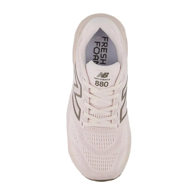 Top-down view of New Balance 880 V15 women&
