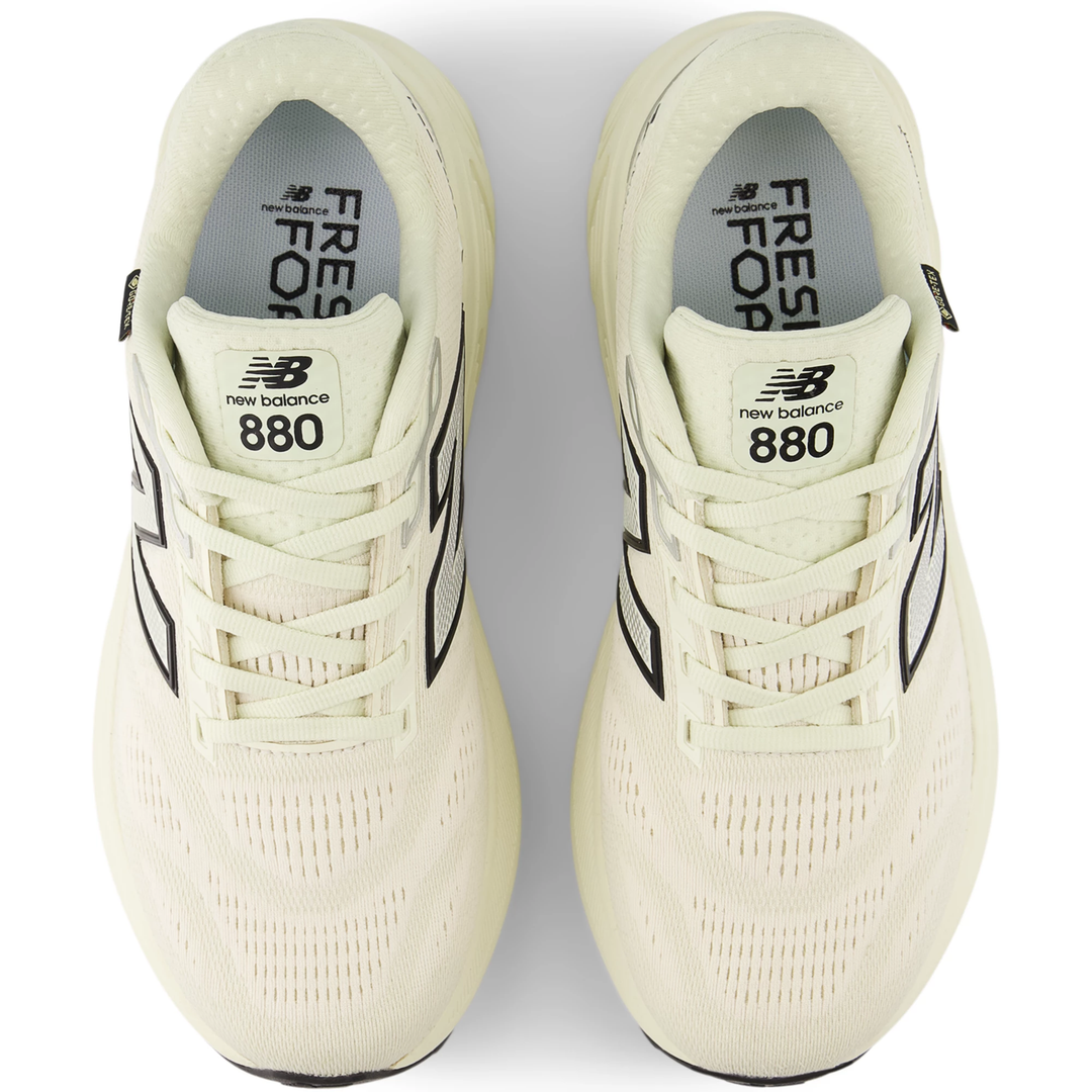 Top of New Balance Women&