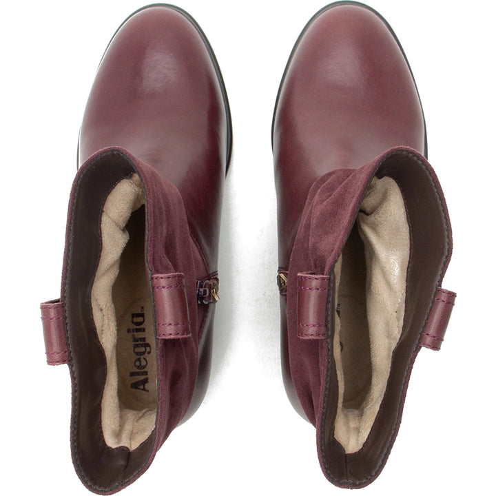 Top-down view of Alegria Women&