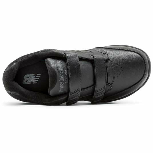 Lace up upper of Black New Balance Men&