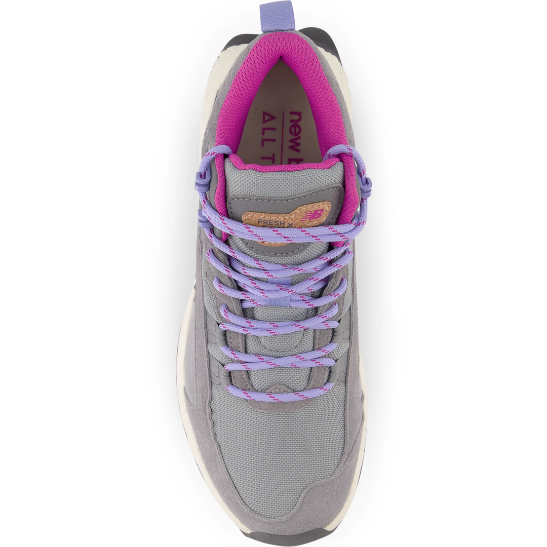Top of New Balance Women&